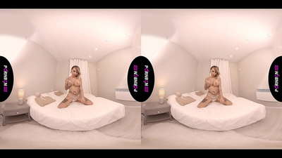 PORNBCN VR Kypsä espanjalainen MILF masturboi ja imee kyrpääsi POV:ssä samalla kun polttaa ja runkkaa jalkojaan